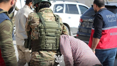 Türkiye'ye getirilecekti. Uyuşturucu torbalarında Nazi işareti