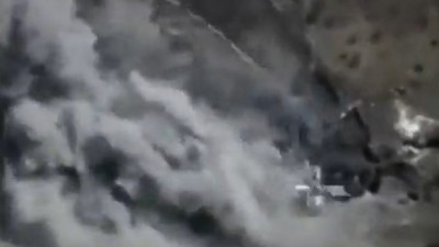 Ruslar İdlib'deki ÖSO'nun karargahını ve yer altı tünellerini böyle vurdu