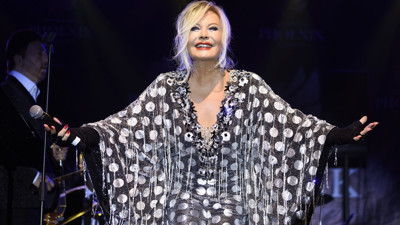 Emel Sayın'dan Bill Gates'e esprili gönderme