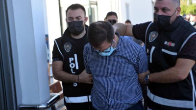 Yolsuzluktan tutuklanan milli eğitim müdürünün 1 kilo altınla kaçarken yakalandığı ortaya çıktı