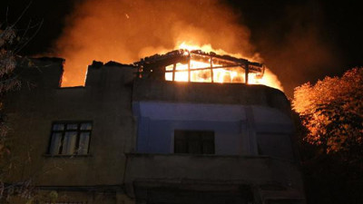 Beyoğlu'nda korkutan yangın!