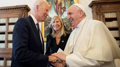 Papa Franciscus, ABD Başkanı Biden ile görüştü