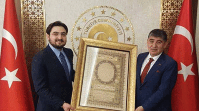 Yasak olmasına rağmen Büyükelçilik hesabından reklamı yapıldı. AKP’li Tevfik Göksu’nun yeğeni yine gündemde