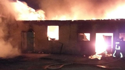 Mersin'de çiftlik evinde yangın: Küle döndü