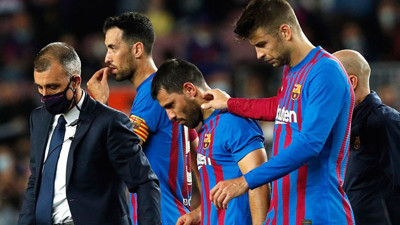 Barcelona'da yıldız oyuncu hastaneye kaldırıldı