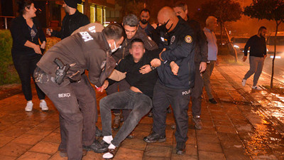 Evini yaktı, sigara içerek yangını seyretti