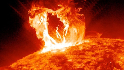 Güneşte büyük patlama. Son sürat dünyaya ilerliyor