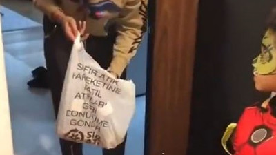 Ghezzal Atiba'nın çocukları Noah, Nava ve Ayo'ya çikolata dağıttı. Çok güzel hareketler bunlar