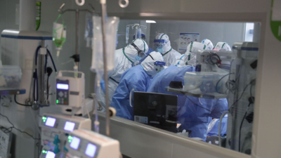 Kendisine bilerek koronavirüs bulaştırdı: 9 yaşındaki kızı entübe edildi