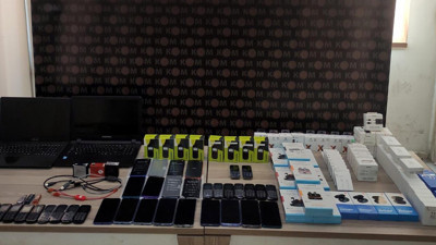 Tekirdağ'da onlarca gümrük kaçağı cep telefonu ele geçirildi
