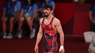 Milli güreşçi Kemal Kamal'dan bronz madalya