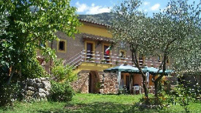 Göz göze geldiler kaçacak delik aradılar