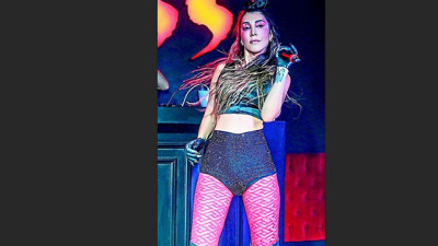 Aman kaçmasın. Hande Yener’in çorabının fiyatı dudak uçuklattı