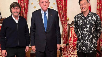 Mesut Özil ve Rıdvan Dilmen Erdoğan ile görüştü