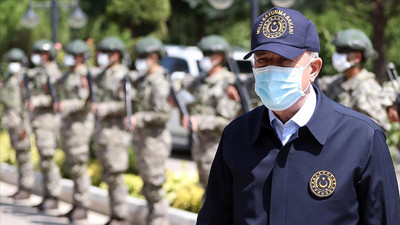 Bakan Akar, İran sınırında incelemelerde bulunuyor