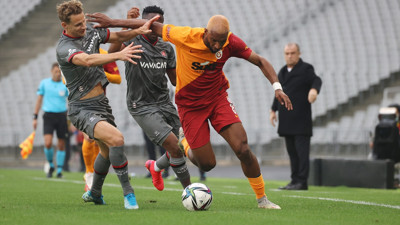 Aslan Gümrük'e takıldı. Son anlar nefesleri kesti