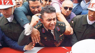 Biri de demedi ki şehit abisidir. Yarbay Mehmet Alkan suçsuz yere ordudan atıldı