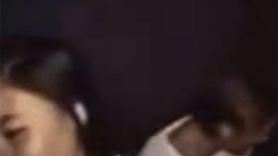 Gelin kendi düğününde garsonla basıldı! Damadın en iyi arkadaşı saniye saniye kaydetti