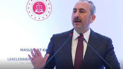Adalet Bakanı Abdulhamit Gül Süleyman Soylu kavgası ayyuka çıktı. Erdoğan da kavgayı durduramadı, sizce kimin koltuğu gidecek