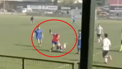 Maçta sahaya inip rakibini yaraladı