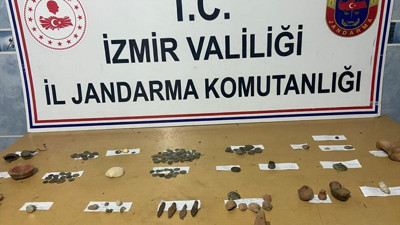 İzmir'de çeşitli dönemlere ait 165 parça obje ele geçirildi