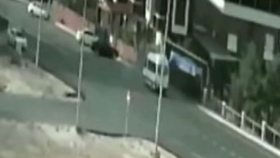 Halk otobüsü ile öğrenci servisi çarpıştı. 14 kişi yaralandı