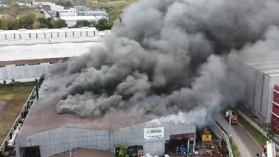 Kocaeli'de geri dönüşüm fabrikasında yangın