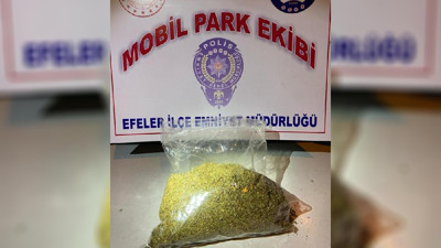 Okul bahçesine poşetle esrar atan 2 şüpheli yakalandı