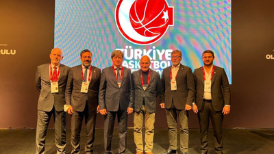 Beşiktaş yönetiminden Erman Kunter'e büyük ayıp. Kunter yerine Hidayet Türkoğlu'nu desteklediler