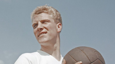 Efsane İngiliz futbolcu hayatını kaybetti