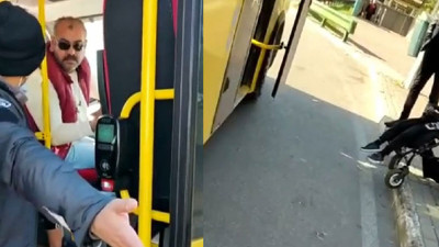 Şoför engelli çocuk ve annesini halk otobüsüne almadı. Sen de hiç vicdan yok mu be adam
