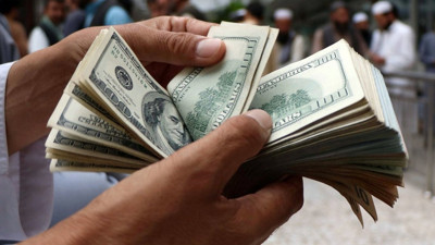 Dolar 10 TL'yi geçti. Tarihi rekoru kırdı