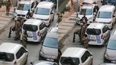 Cinnet geçiren baba oğlunu rehin aldı