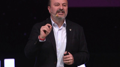 "CHP kapatılmalı" diyen Yeni Şafak yazarına Ünsal Ünlü, Türkçe'nin gücünü kullanarak öyle bir yanıt verdi ki