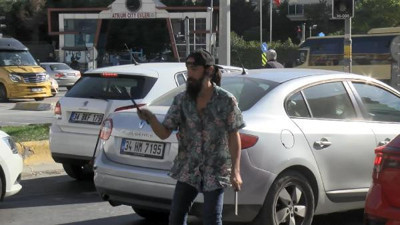 Beylikdüzü'nde kırmızı ışıkta büyüleyen gösteri