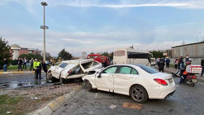 Ümraniye'de süratli aracın rüzgarı motosiklet devirdi