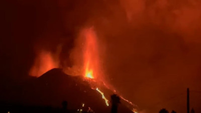 59 gündür lav kusuyor