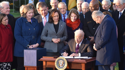 ABD'de 1 trilyon dolarlık altyapı paketi yürürlüğe girdi