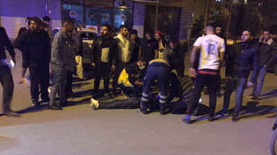 Sokak ortasında silahlı sopalı kavga