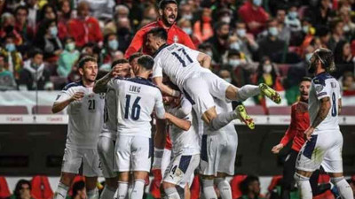 Dünya Kupası bileti alan Sırp futbolcular verilen primi hasta çocuklara bağışladı. Bizimkiler Fransa'da 'Sana çok verildi bana az verildi' kavgasındaydı