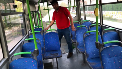 Özel halk otobüsünün koltuklarını çaldılar