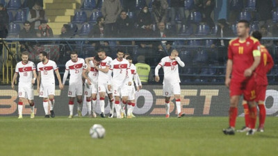 TRT'de, Karadağ-Türkiye maçında yasa dışı bahis sitesi reklamı