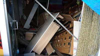 Yozgat'ta 2 katlı ahşap binanın zemini çöktü