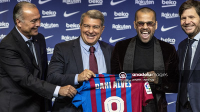 Dani Alves 5 yıl sonra yeniden Barcelona'da