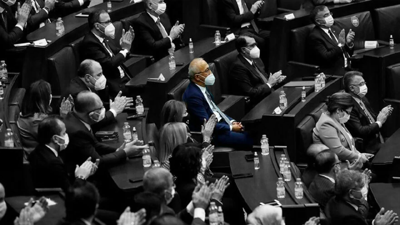 Erdoğan ''Faizi savunanla beraber olmam'' dedi; Bakan Elvan alkışlamadı