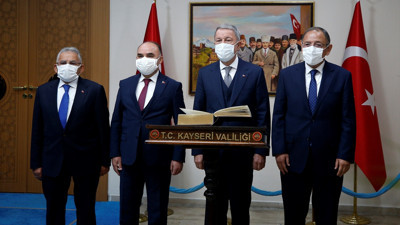 Milli Savunma Bakanı Akar'dan Kayseri Valiliği'ne ziyaret