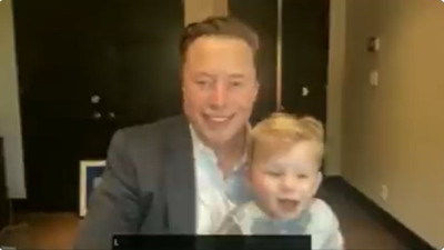Elon Musk’tan viral olan video… Toplantıya oğluyla katıldı