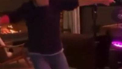 Gazeteci İsmail Er zeybek oynayan Ertuğrul Özkök’ü yerin dibine soktu