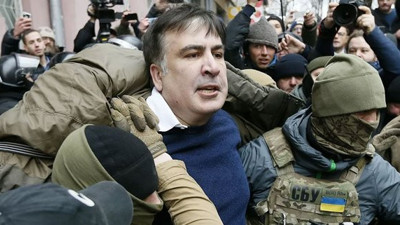 Açlık grevini sonlandıran Saakaşvili, donanımlı hastaneye sevk edildi