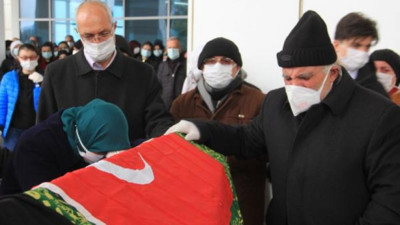 Kızının cenazesinde 'ben de geliyorum' diyen baba, 1 yıl sonra koronavirüse yenildi